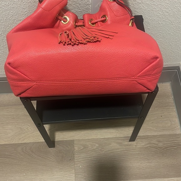 Michael Kors Handbag it is new but without tags - Picture 3 of 5